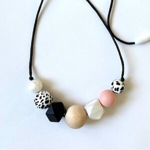 Stylish Multicolor Beaded Necklace for Moms with teething babies